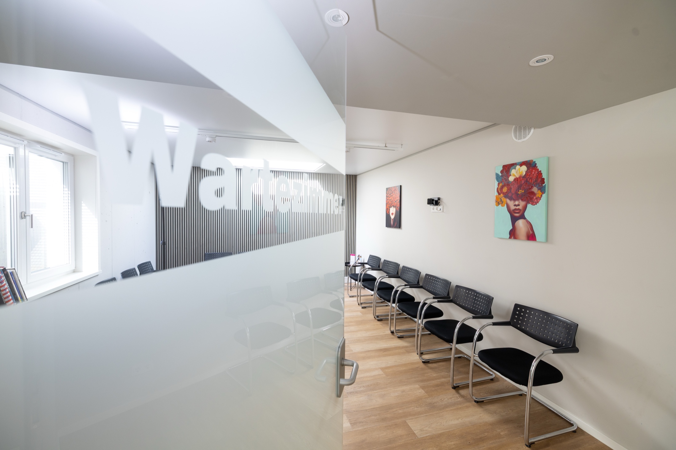 Wartezimmer mit Tageslicht